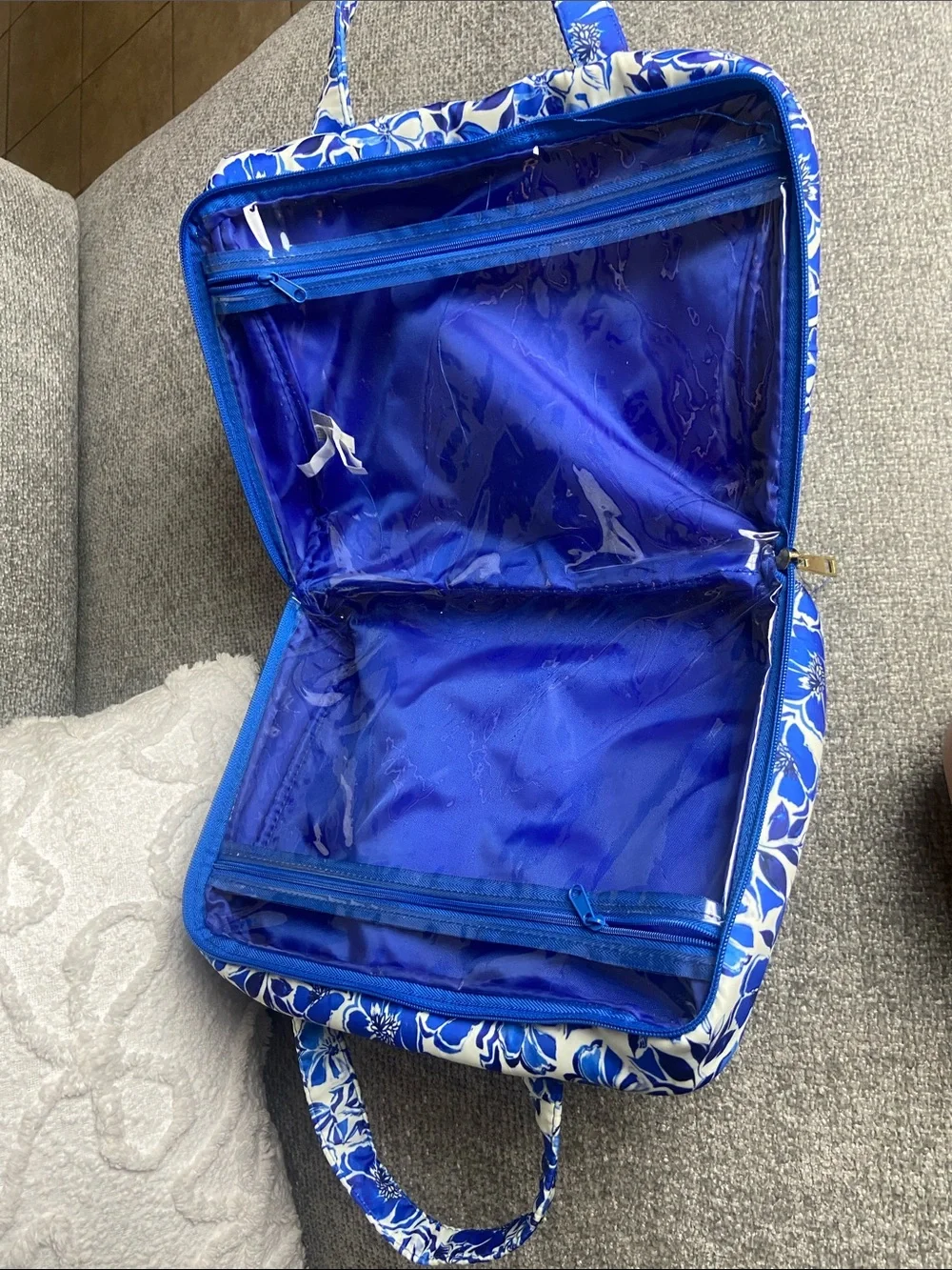 Ellen Tracy Blue and White Floral Cosmetic Tote